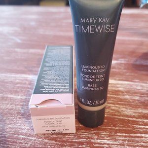 Beige C 120 (Cool) Luminous 3D Foundation  Normal to Dry Skin - TimeWise